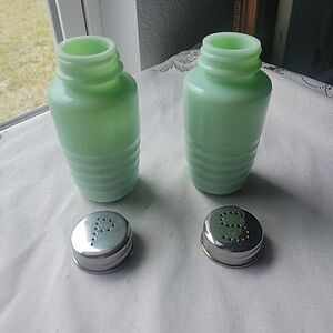 Pair of Cracker Barrel Jadeite Salt and Pepper Shakers Green MCM Mid Century